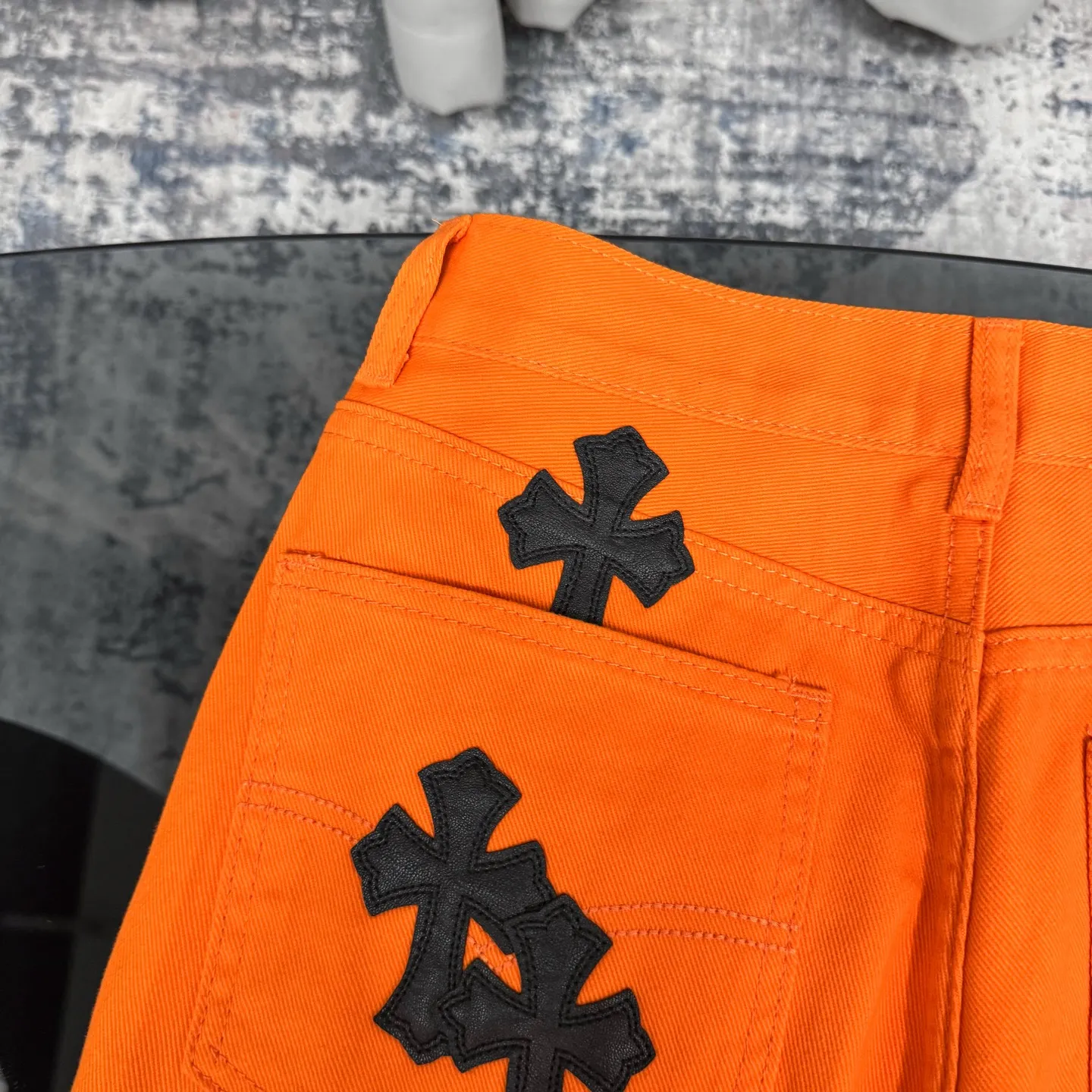 P240 Chrome hearts CH The same style as Yang and Su Extinct Virgil co-branded flare micro-flare jeans Three-dimensional version Loose and comfortable, not picky about the figure Makes you look taller and slimmer Made by a large factory Original quality control Same style for men and women Can be matched with couples Versatile recommendation A must-have jeans for all seasons Made of heavy-duty washed pure cotton denim fabric After washing, they are soft and thick and very stylish when worn Size: M-XXL Color: Orange .............